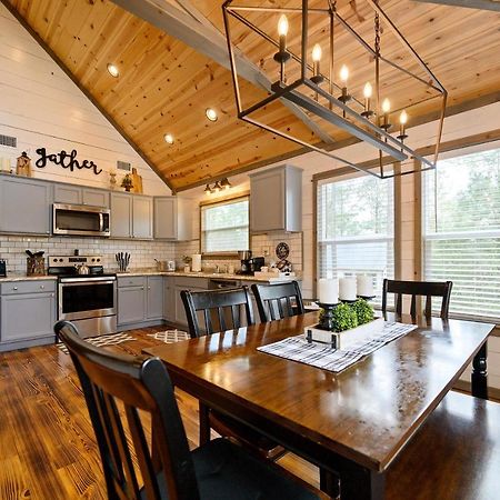 Convenient Romantic Hot Tub Bbq 3-Night Special! Broken Bow Exteriér fotografie