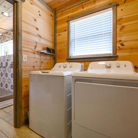 Convenient Romantic Hot Tub Bbq 3-Night Special! Broken Bow Exteriér fotografie