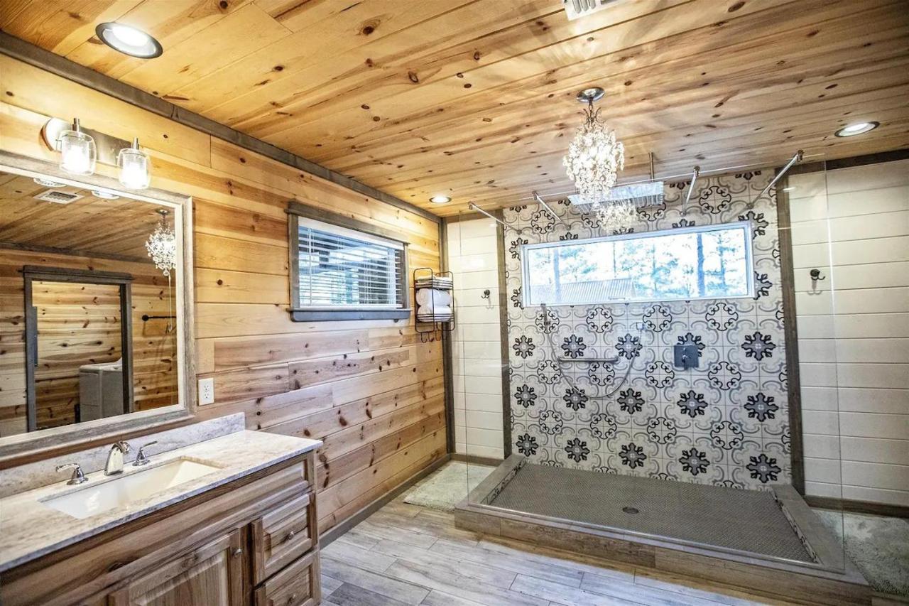 Convenient Romantic Hot Tub Bbq 3-Night Special! Broken Bow Exteriér fotografie