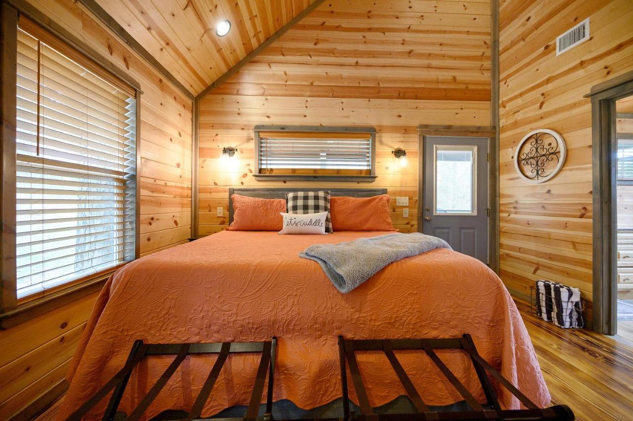 Convenient Romantic Hot Tub Bbq 3-Night Special! Broken Bow Exteriér fotografie