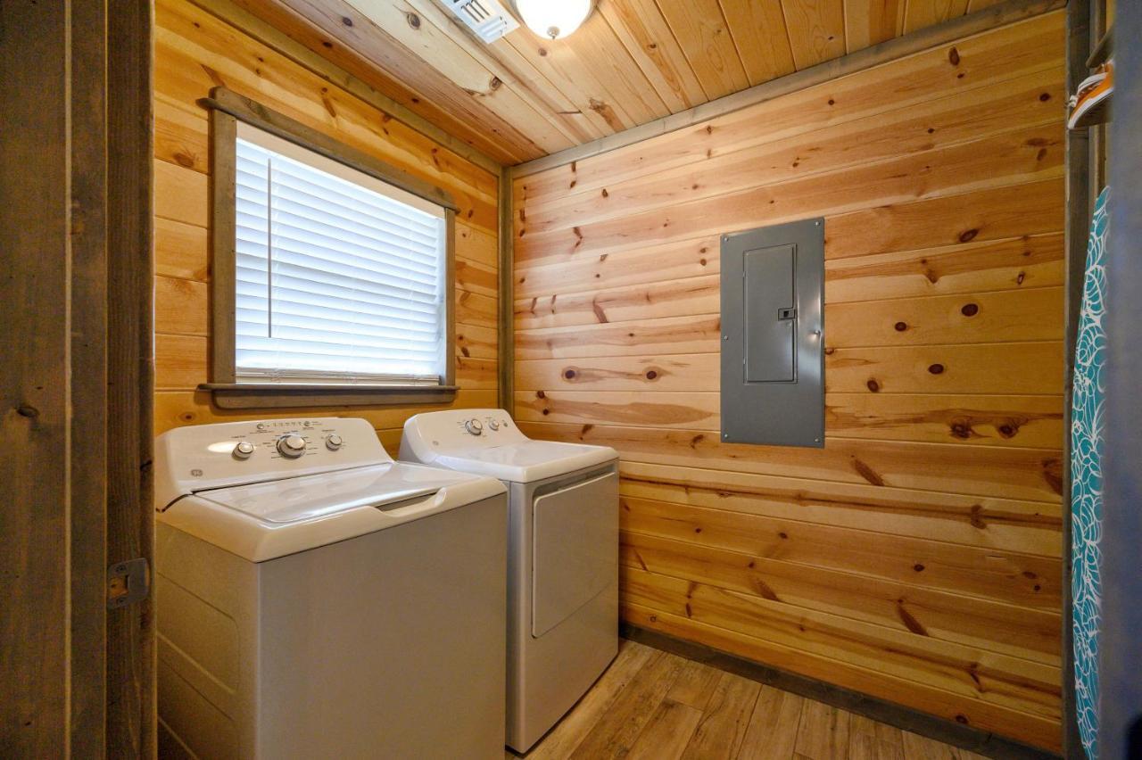 Convenient Romantic Hot Tub Bbq 3-Night Special! Broken Bow Exteriér fotografie