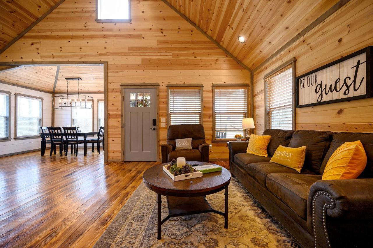 Convenient Romantic Hot Tub Bbq 3-Night Special! Broken Bow Exteriér fotografie