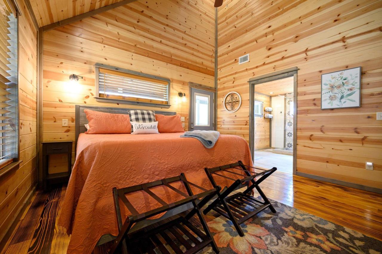 Convenient Romantic Hot Tub Bbq 3-Night Special! Broken Bow Exteriér fotografie