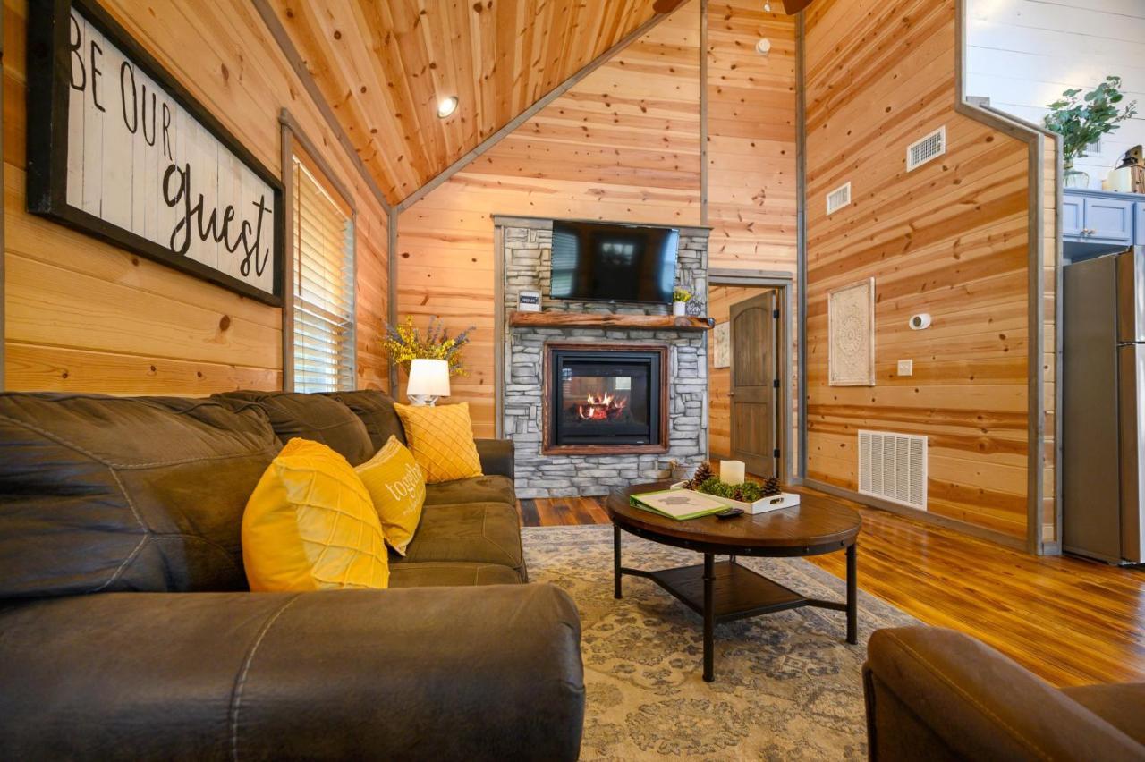 Convenient Romantic Hot Tub Bbq 3-Night Special! Broken Bow Exteriér fotografie