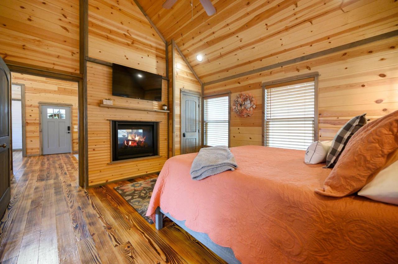 Convenient Romantic Hot Tub Bbq 3-Night Special! Broken Bow Exteriér fotografie