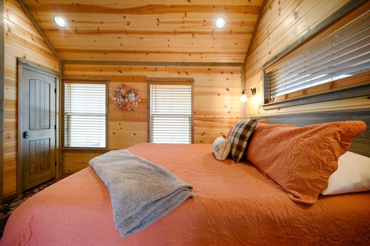 Convenient Romantic Hot Tub Bbq 3-Night Special! Broken Bow Exteriér fotografie