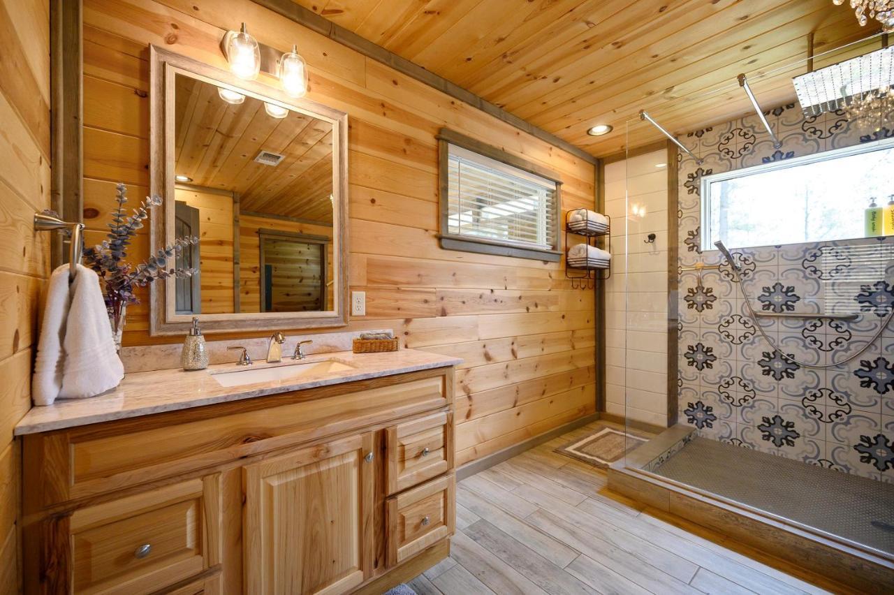 Convenient Romantic Hot Tub Bbq 3-Night Special! Broken Bow Exteriér fotografie