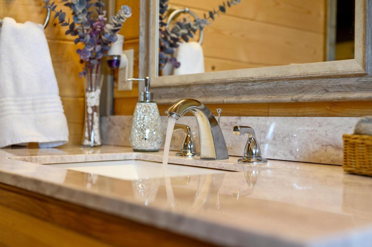 Convenient Romantic Hot Tub Bbq 3-Night Special! Broken Bow Exteriér fotografie