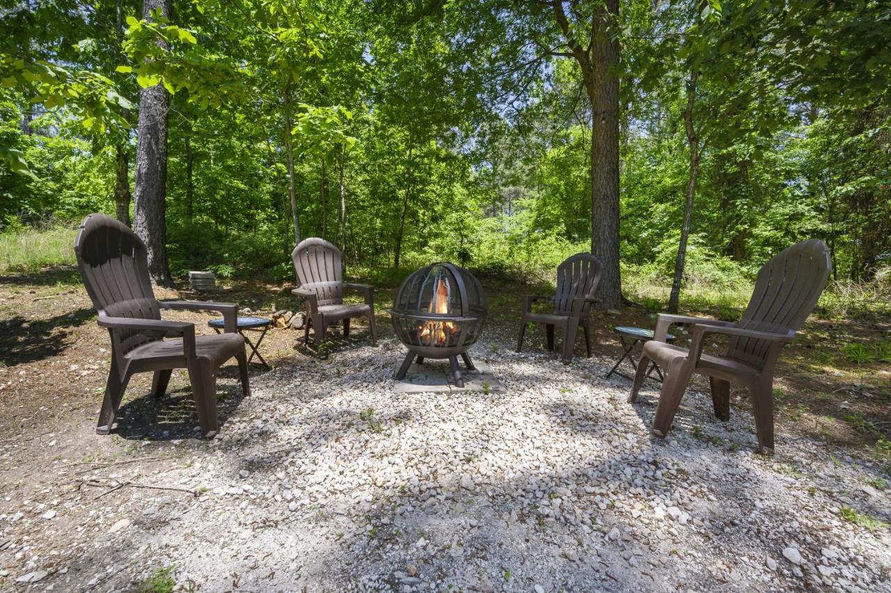 Convenient Romantic Hot Tub Bbq 3-Night Special! Broken Bow Exteriér fotografie