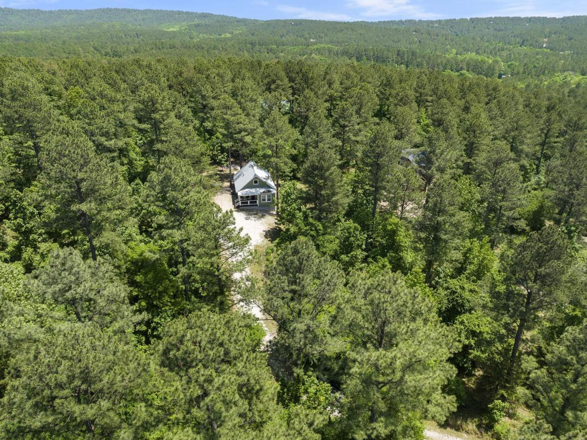 Convenient Romantic Hot Tub Bbq 3-Night Special! Broken Bow Exteriér fotografie